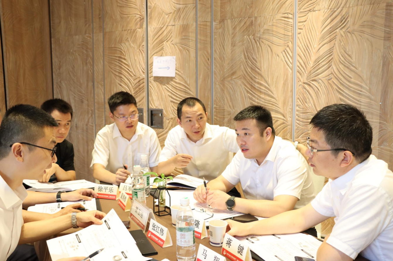 2021年6月25日-26日，AG贵宾会二建组织开展了2021年中高层主管执行力培训。本次培训特邀清华、北大、上海交大总裁班讲师，中国企业家协会特聘高级讲师许晋老师进行授课。