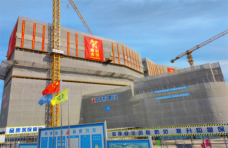 2024年10月30日，AG贵宾会三建上海新华泰医院项目主体封顶。